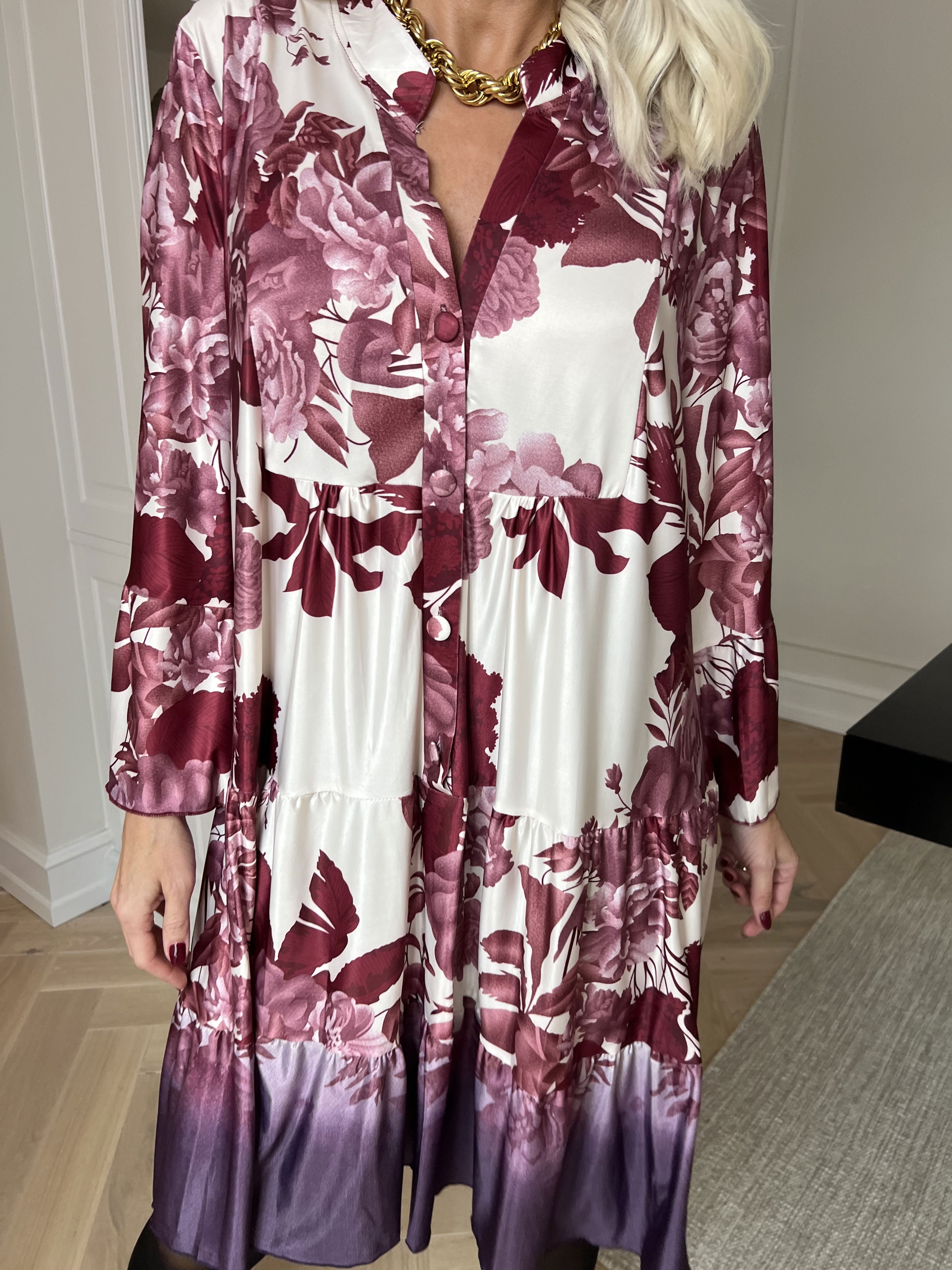 Milania Flower - Elastisk blomstret kjole med flæselag